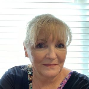 Meet your Posher, Dee